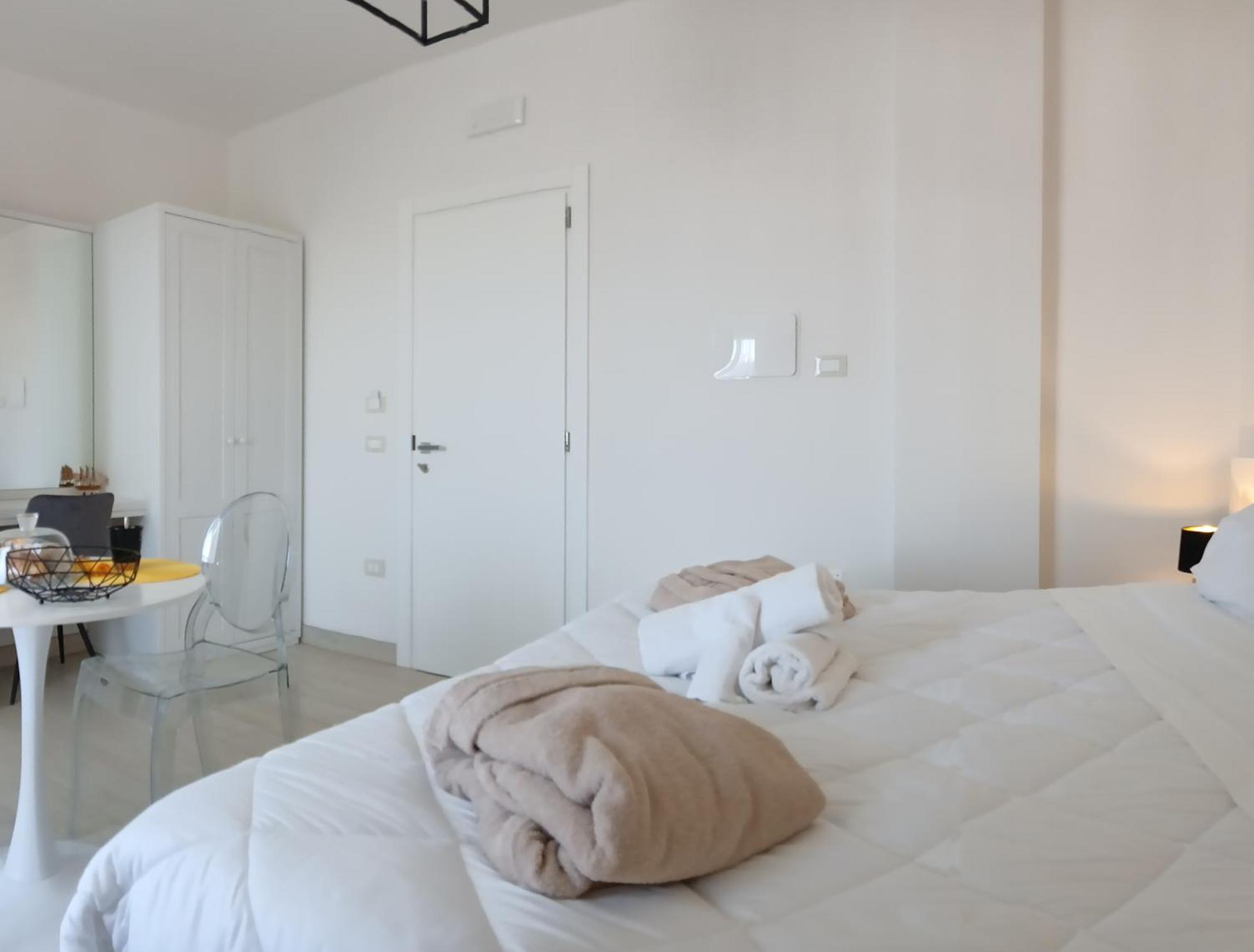 Mya Luxury Rooms And Wellness Melendugno Exterior photo