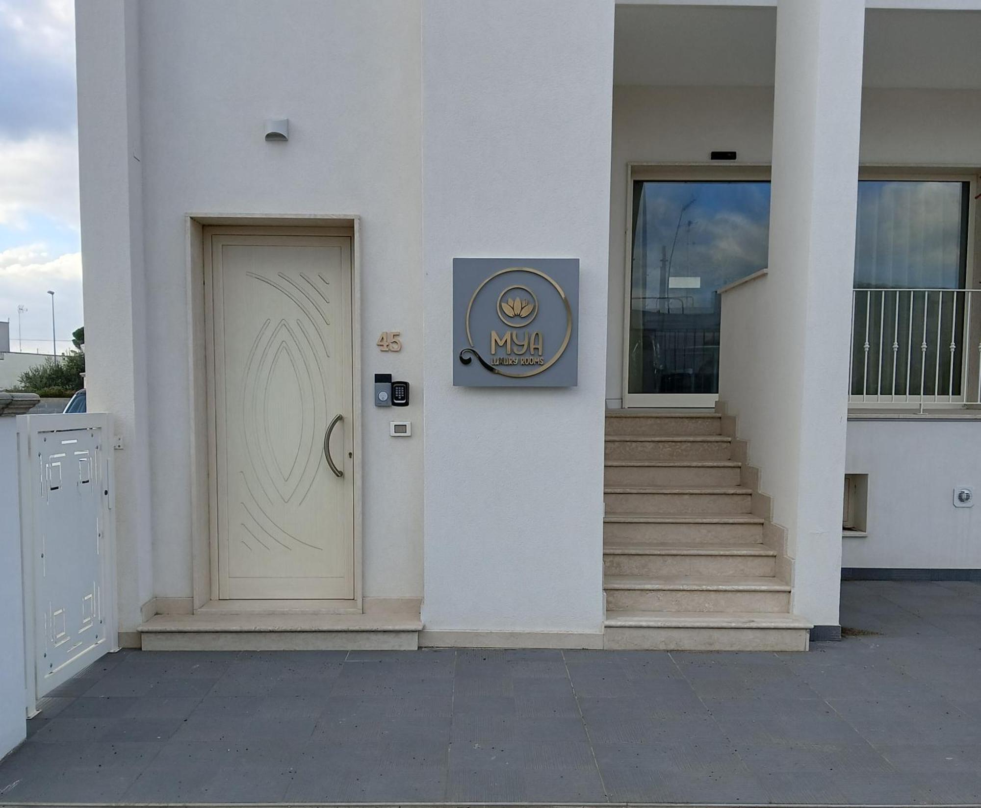 Mya Luxury Rooms And Wellness Melendugno Exterior photo